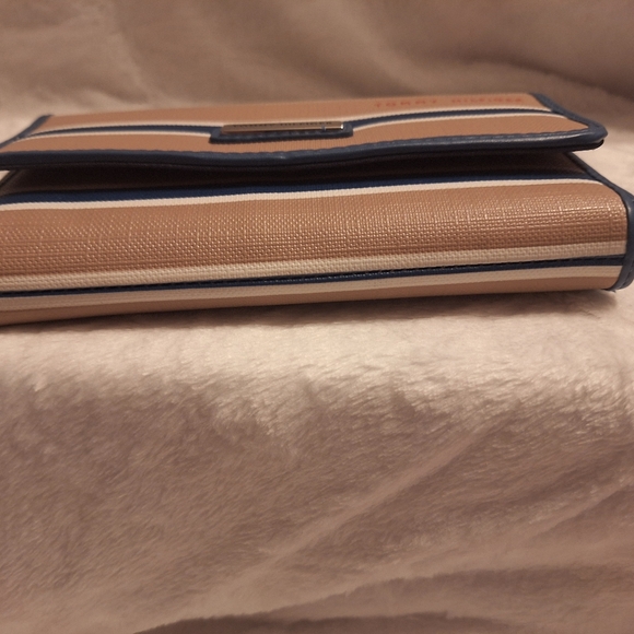 Tommy Hilfiger wallet - Picture 3 of 10